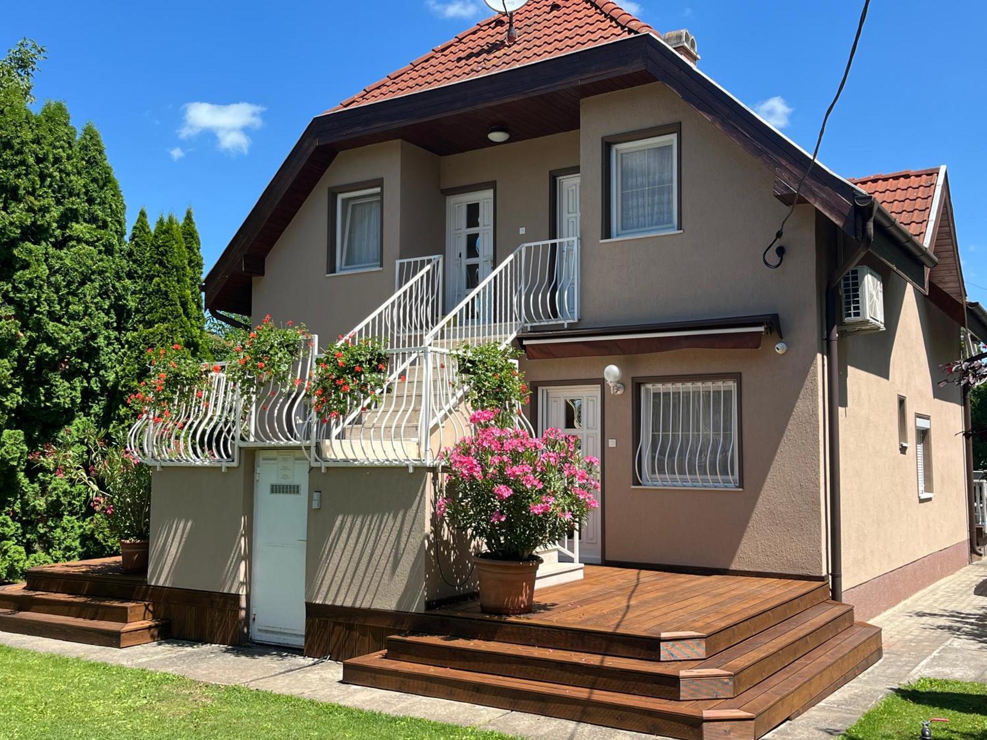 Z&T Apartmanok Siofok Exterior photo