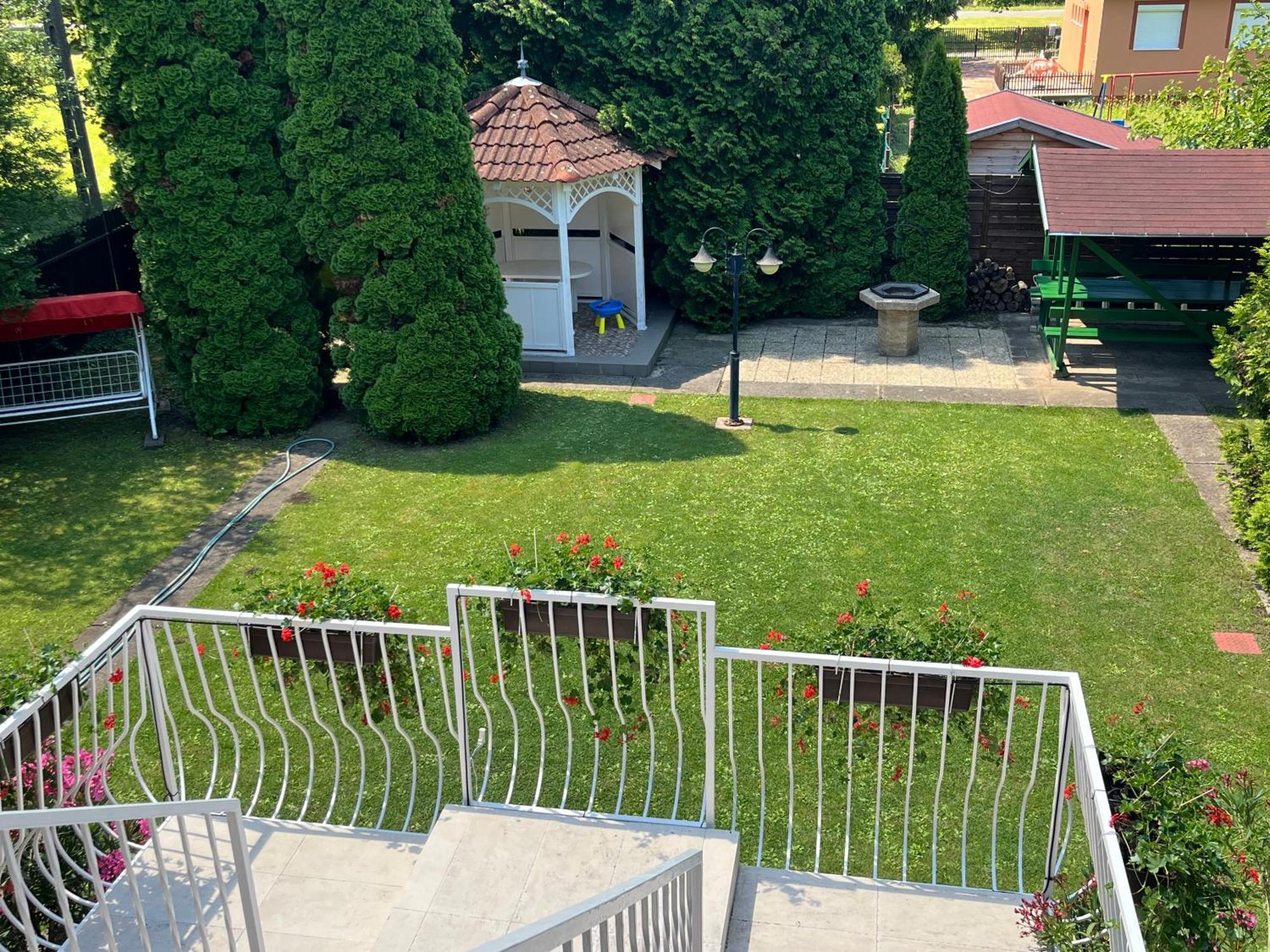 Z&T Apartmanok Siofok Exterior photo